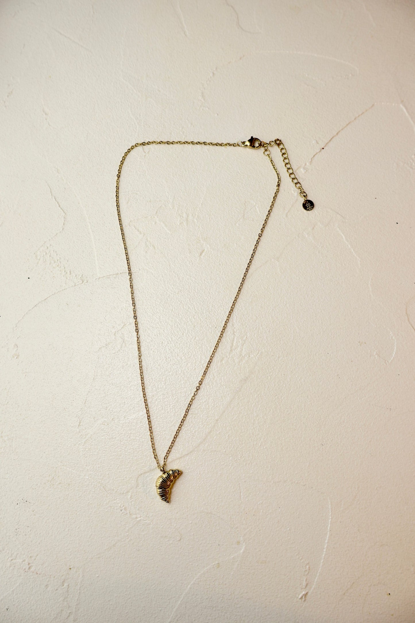 CROISSANT NECKLACE