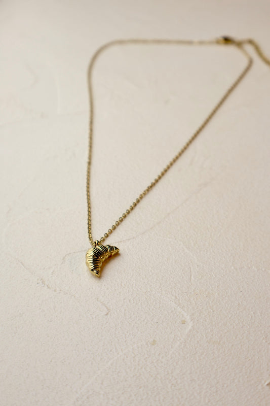 CROISSANT NECKLACE