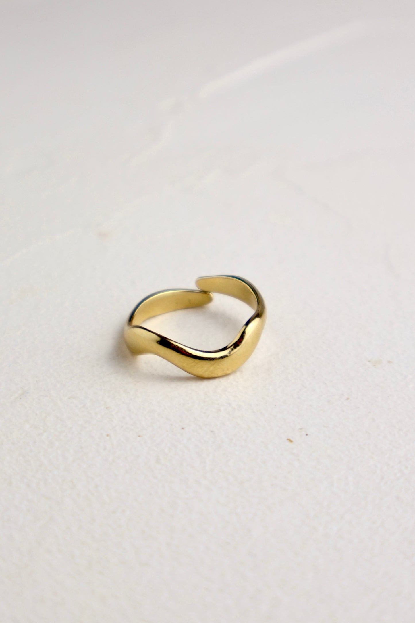 WAVY RING